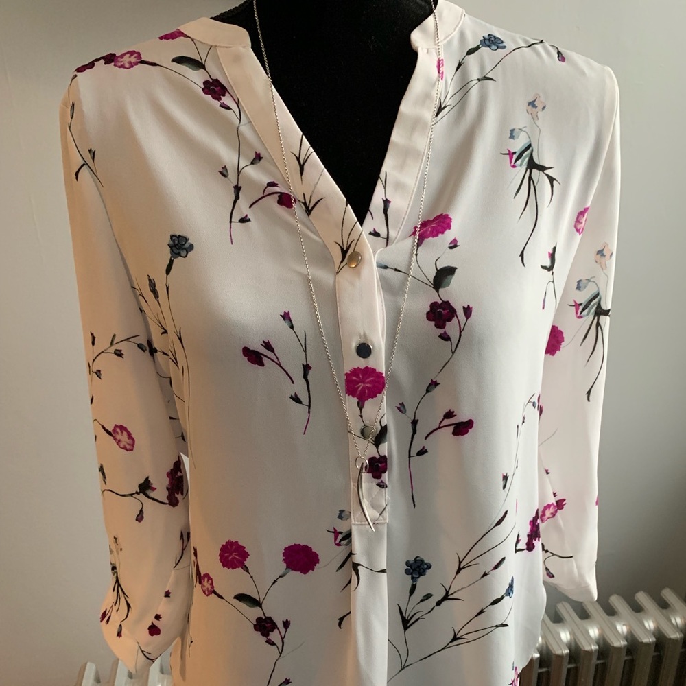I ani’s Trump 3/4 sleeve floral blouse